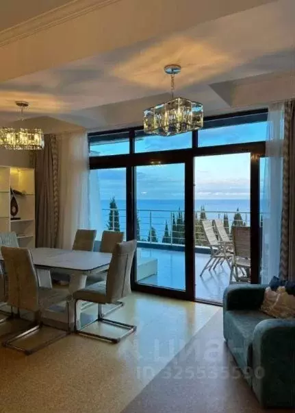 2-к кв. Крым, Алушта аллея Декабристов, 5 (66.8 м) - Фото 1