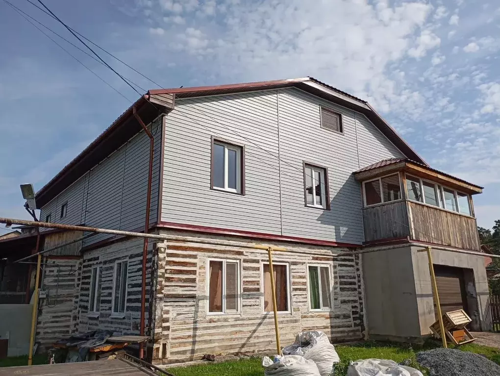 Дом в Свердловская область, Асбест Западный пер., 3 (278 м) - Фото 0
