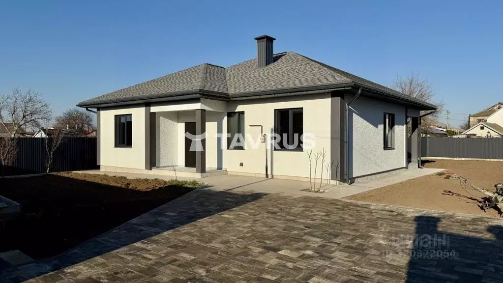 Дом в Крым, Сакский район, Ореховское с/пос, с. Михайловка ул. ... - Фото 1