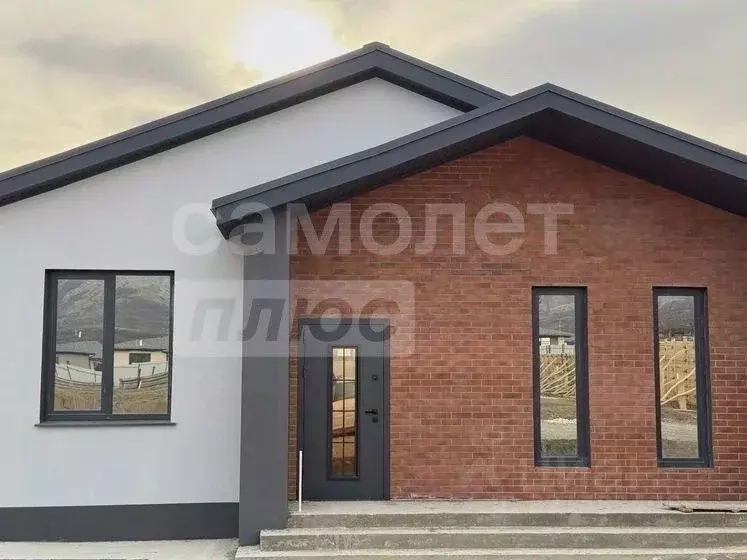 Дом в Крым, Симферополь ул. 37-я Коллективных Садов, 146 (100 м) - Фото 1