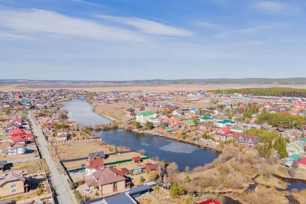 Участок в Свердловская область, Сысертский муниципальный округ, д. ... - Фото 1