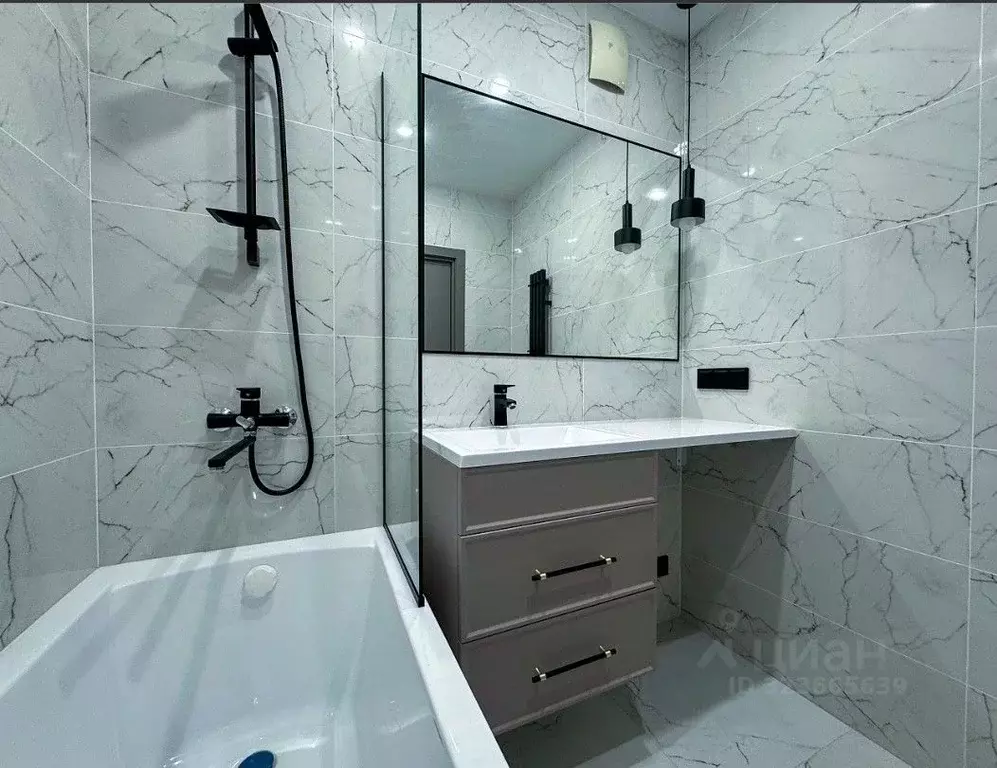 3-к кв. Брянская область, Брянск ул. Комарова, 47 (81.69 м) - Фото 1