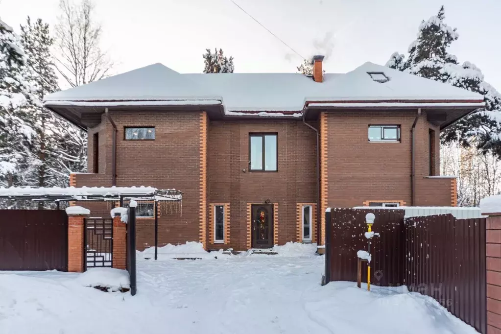 Дом в Карелия, Петрозаводск Бородинская ул., 12 (280 м) - Фото 1