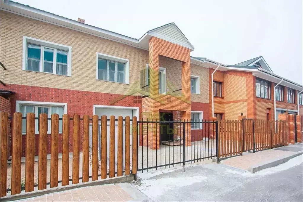 Таунхаус в Бурятия, Улан-Удэ ул. Бабушкина, 180 (190 м) - Фото 1