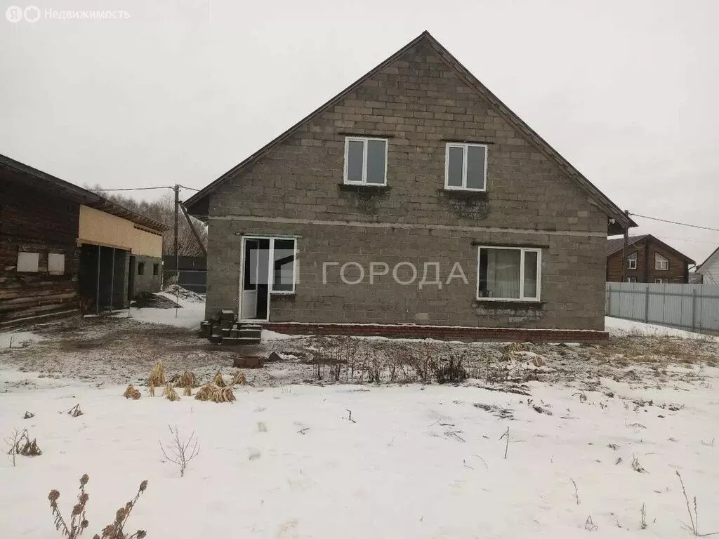 Дом в село Санниково, улица Карпова, 2 (250 м) - Фото 1