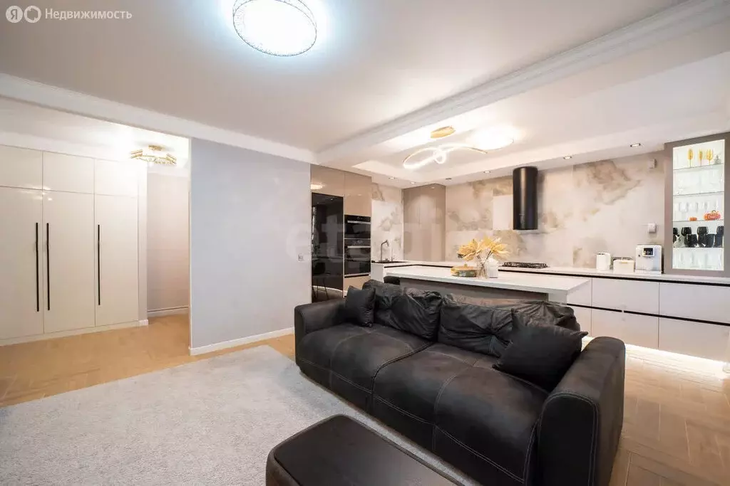 3-комнатная квартира: Большое Исаково, улица Василия Сухомлинского, ... - Фото 2