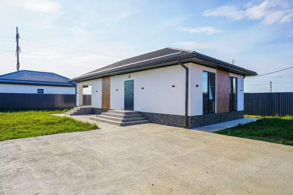 Дом в Адыгея, Тахтамукайский район, Старобжегокай аул ул. Нахимова (90 ... - Фото 1