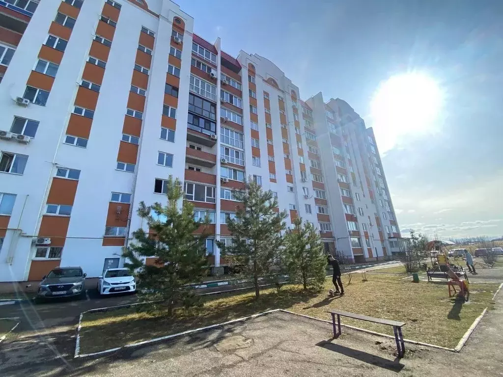 2-к кв. Саратовская область, Энгельс Студенческая ул., 184 (64.8 м) - Фото 1