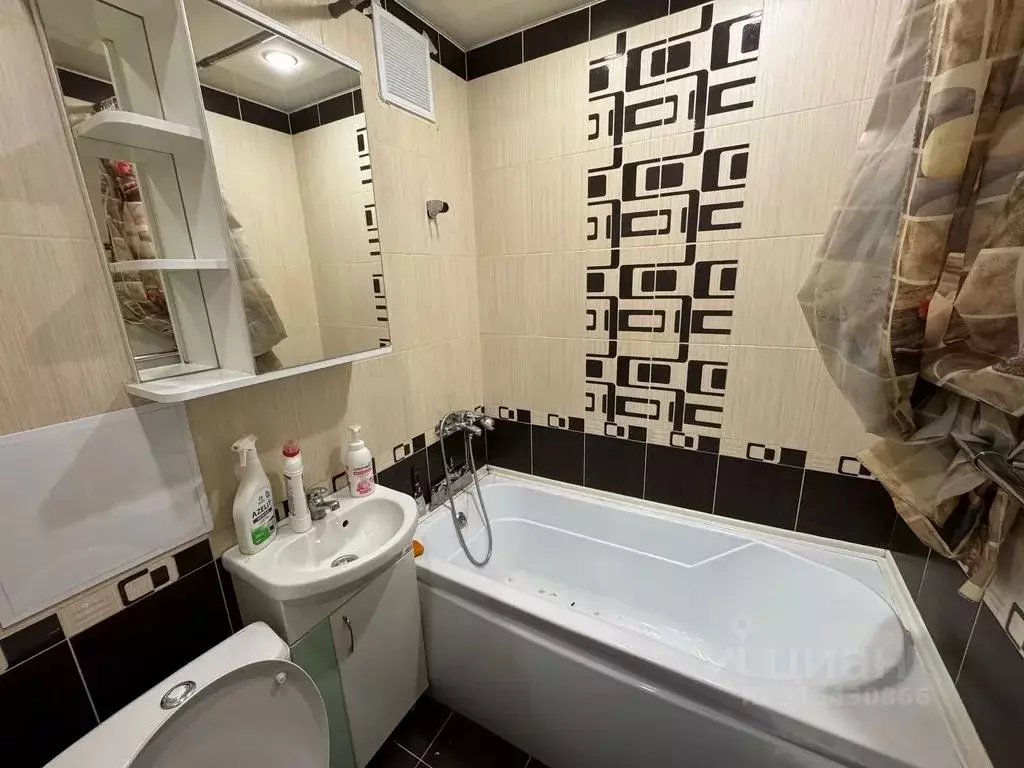 1-к кв. Омская область, Омск бул. Победы, 10 (30.0 м) - Фото 1