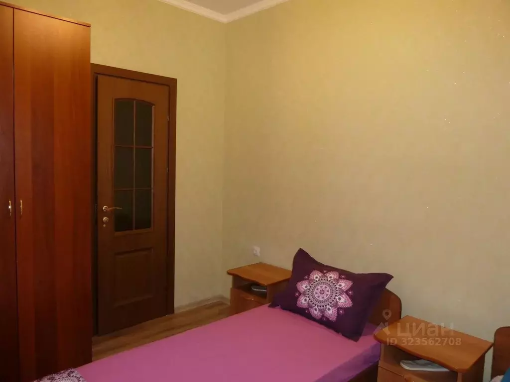 Комната Санкт-Петербург ул. Коммуны, 64 (10.0 м) - Фото 1