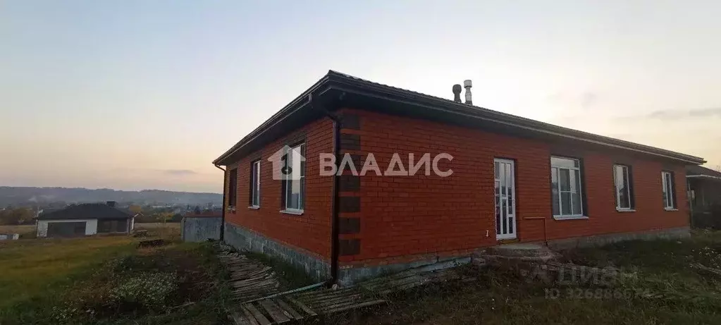 Дом в Белгородская область, Белгород ул. Николая Страхова, 17 (200 м) - Фото 1