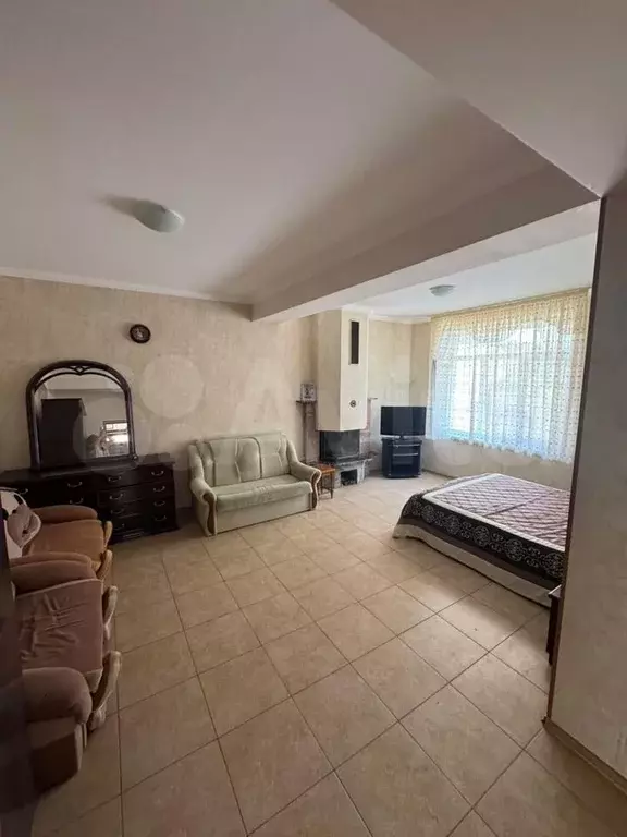 Комната 40 м в 4-к., 1/3 эт. - Фото 0