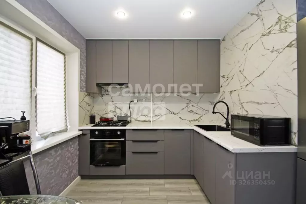 3-к кв. Омская область, Омск Городок Нефтяников мкр, ул. 22 Апреля, 6 ... - Фото 1