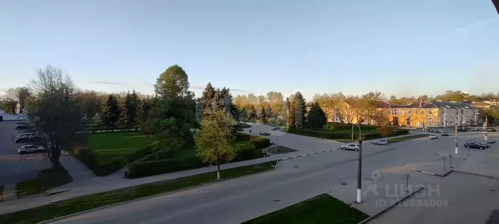 2-к кв. Смоленская область, Вязьма ул. Космонавтов, 8 (40.2 м) - Фото 1