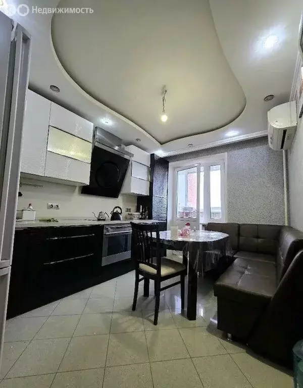3-комнатная квартира: посёлок городского типа Октябрьский, улица 60 ... - Фото 2