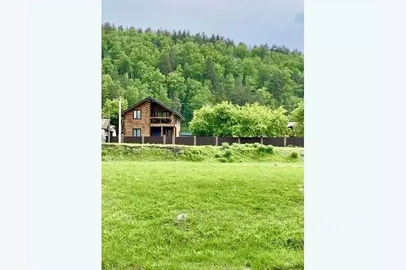 Дом в Алтай, Чемальский район, с. Чемал ул. Калинина, 23 (120 м) - Фото 1