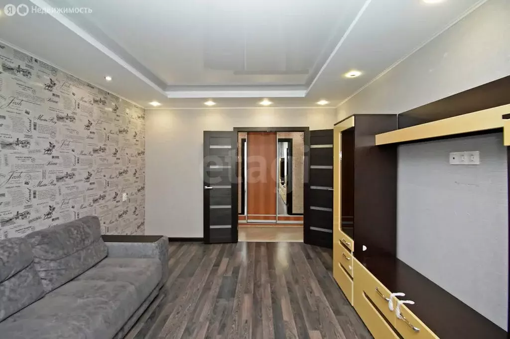 3-комнатная квартира: Омск, улица 5-й Армии, 3 (63.2 м) - Фото 2