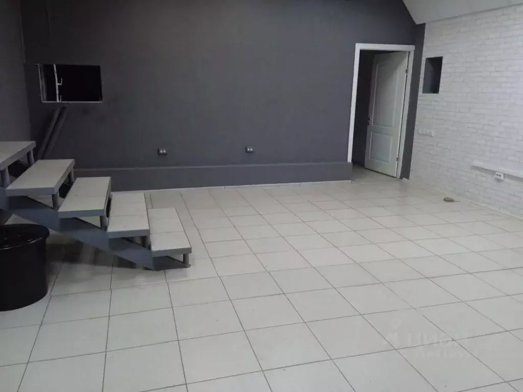 Помещение свободного назначения в Удмуртия, Ижевск ул. Коммунаров, 175 ... - Фото 1