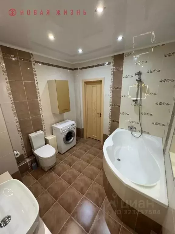 2-к кв. Самарская область, Самара Революционная ул., 4 (75.0 м) - Фото 1