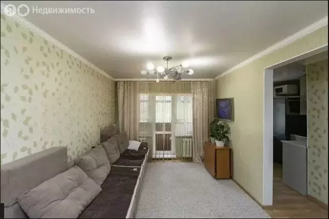 3-комнатная квартира: Тюмень, улица Парфёнова, 36 (59 м) - Фото 1