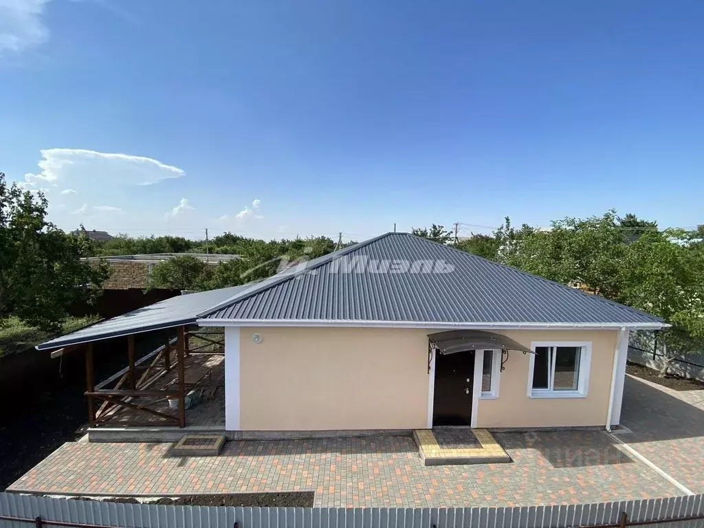 Дом в Крым, Симферопольский район, Добровское с/пос, с. Пионерское ул. ... - Фото 1