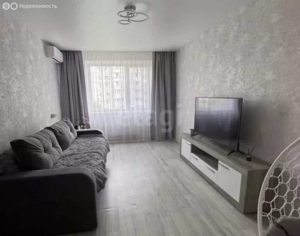 3-комнатная квартира: Белгород, улица Есенина, 46 (100 м) - Фото 1