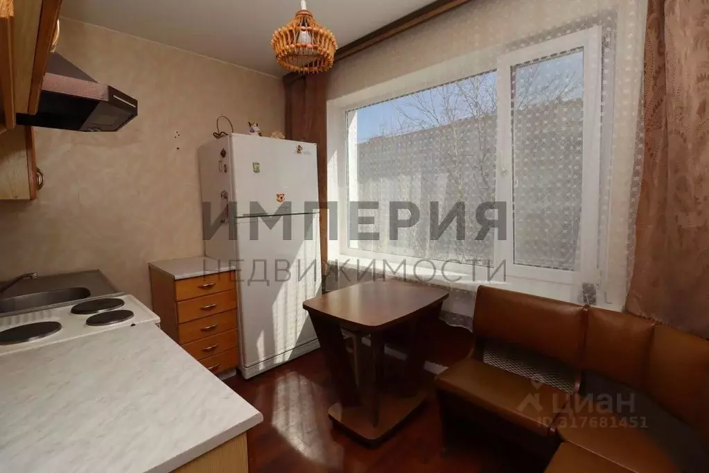 2-к кв. Магаданская область, Магадан ул. Берзина, 8 (50.7 м) - Фото 0