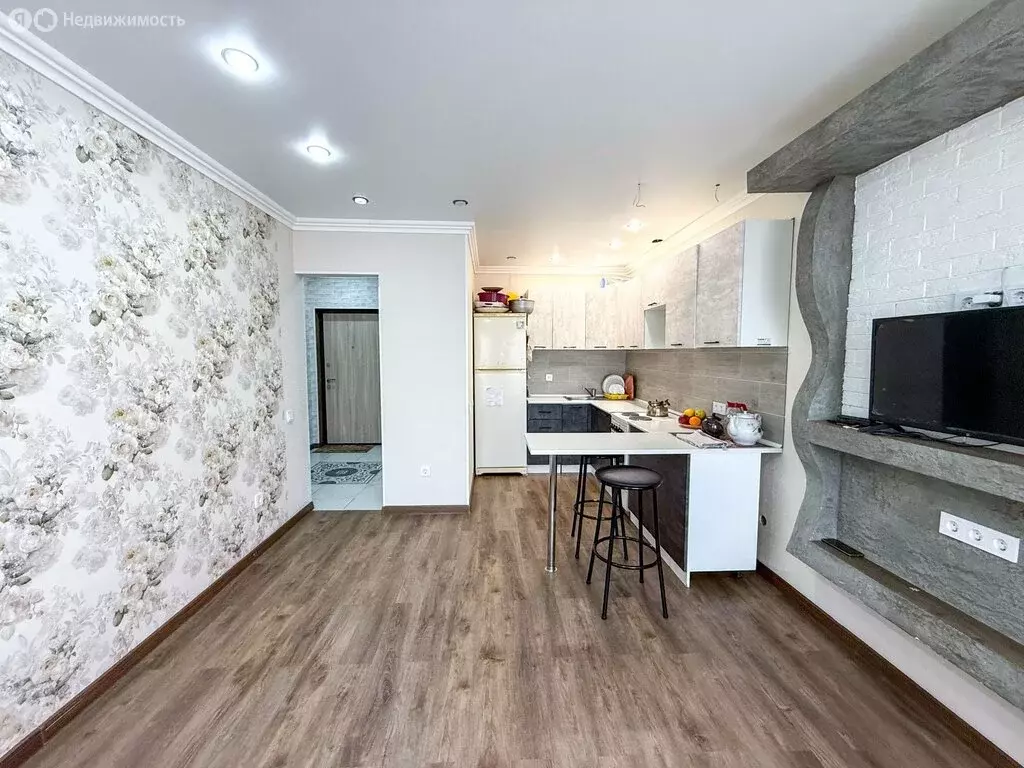 1-комнатная квартира: Тюмень, улица Тимофея Чаркова, 28 (40 м) - Фото 1