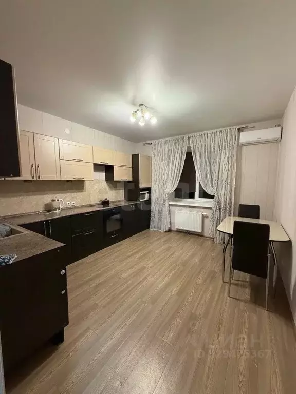 1-к кв. Татарстан, Казань ул. Рауиса Гареева, 100 (40.0 м) - Фото 1