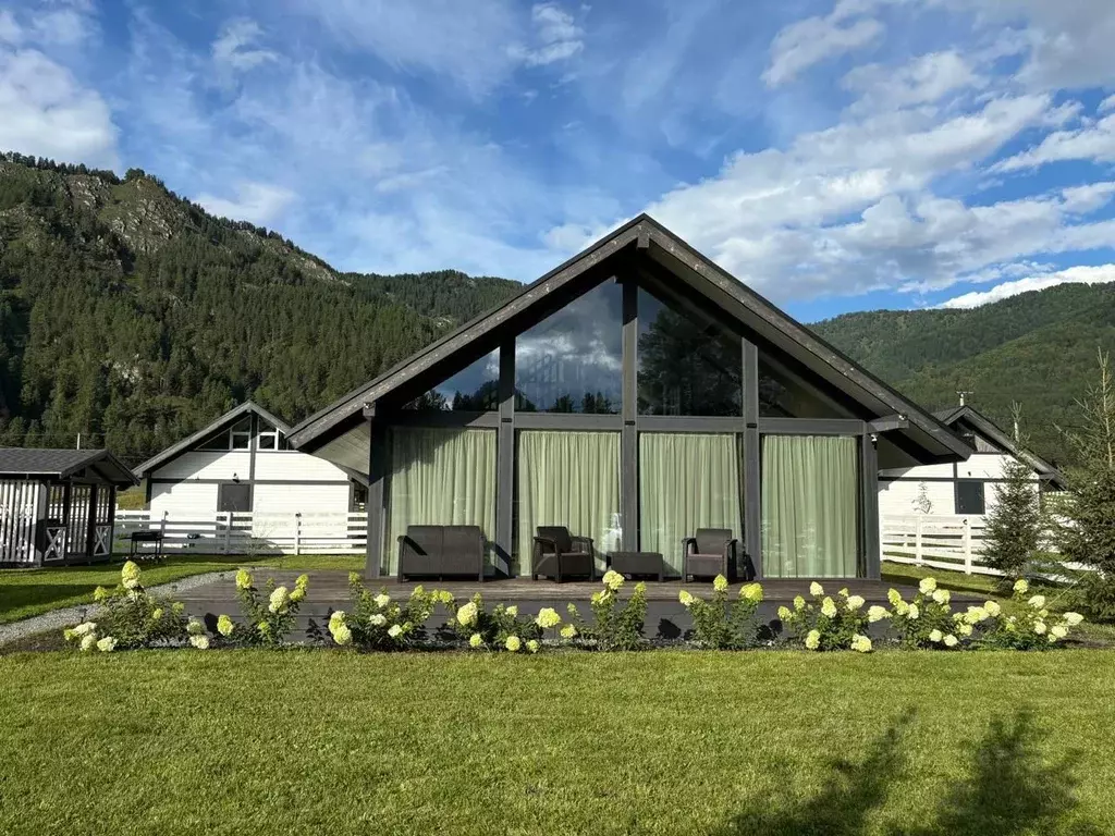 Коттедж в Алтай, Чемальский район, с. Чепош Чемальский тракт, 15-й км ... - Фото 1