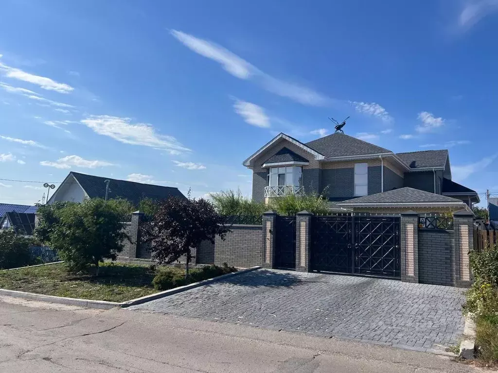 Коттедж в Ульяновская область, Ульяновск ул. Декабристов, 60 (250 м) - Фото 1