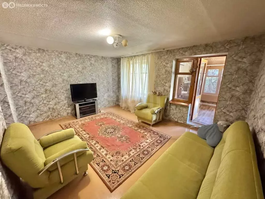 3-комнатная квартира: Мирное, Стадионная улица, 17 (81.6 м) - Фото 1