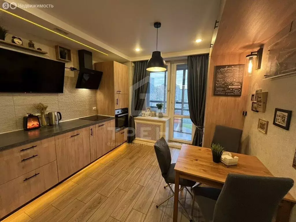 3-комнатная квартира: Санкт-Петербург, улица Оптиков, 45к1 (79.2 м) - Фото 1