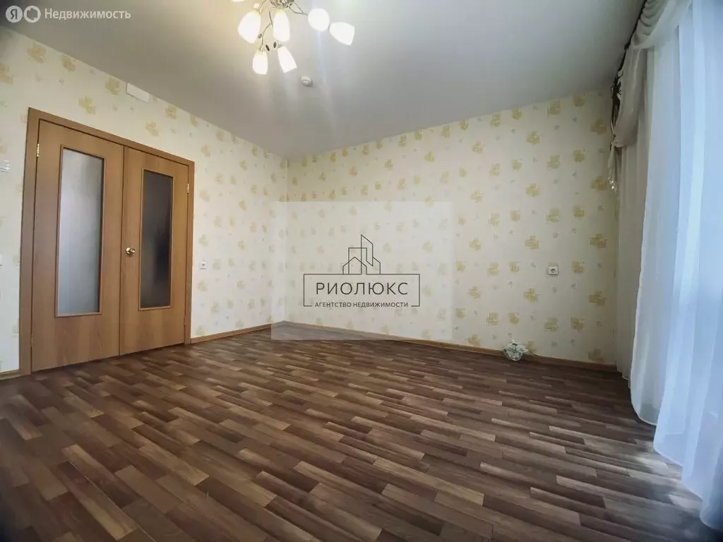 3-комнатная квартира: Челябинск, улица Александра Шмакова, 24 (81 м) - Фото 1
