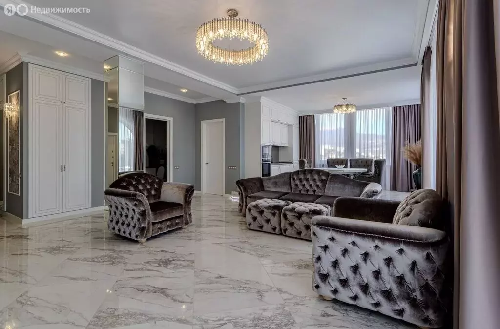 3-комнатная квартира: Алушта, улица Ленина, 21 (97.9 м) - Фото 1