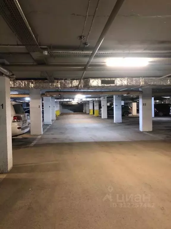 Гараж в Свердловская область, Екатеринбург ул. Хохрякова, 74 (18 м) - Фото 0