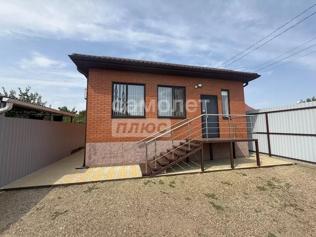 Дом в Краснодарский край, Динская ст-ца ул. Береговая (57 м) - Фото 1