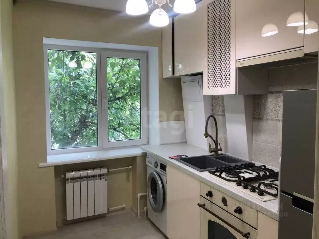 2-к кв. Крым, Симферополь ул. Троллейбусная (45.0 м) - Фото 0