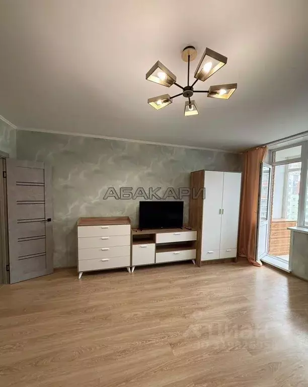 3-к кв. Красноярский край, Красноярск ул. Чернышевского, 67 (90.0 м) - Фото 0