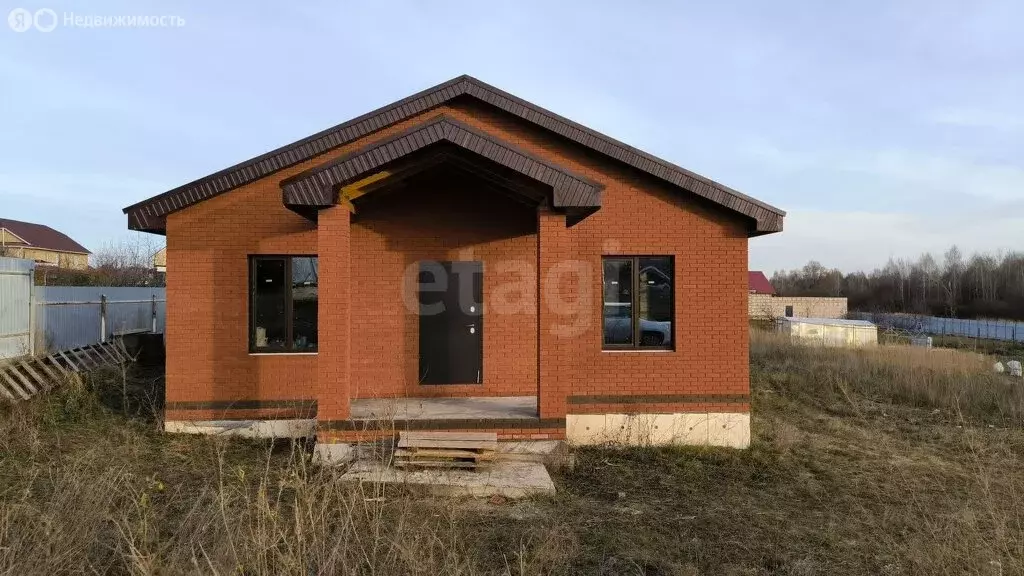 Дом в Сосновый Бор, Полевая улица (100 м) - Фото 2