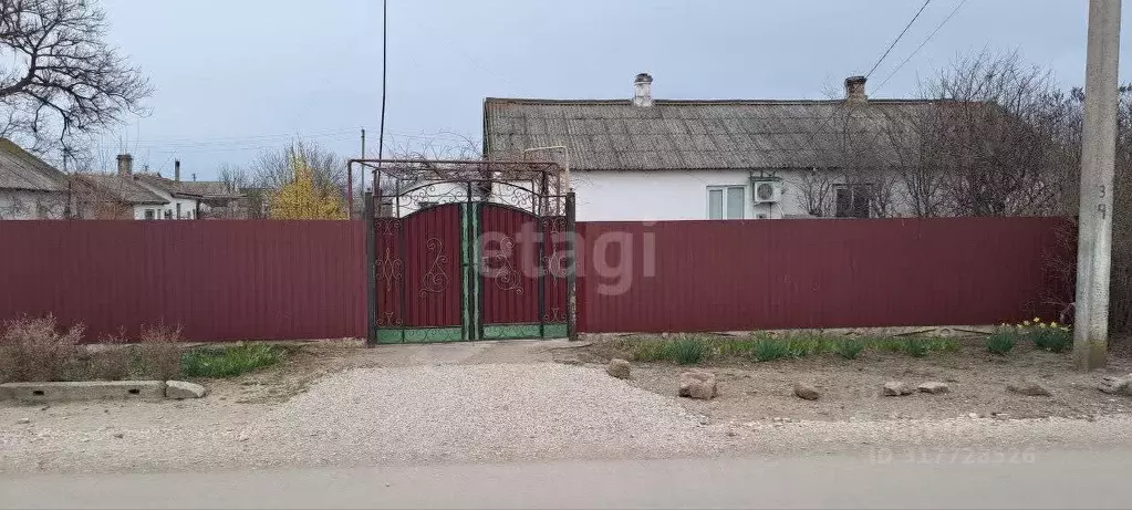 Дом в Крым, Джанкойский район, Изумрудновское с/пос, с. Овощное пер. ... - Фото 0