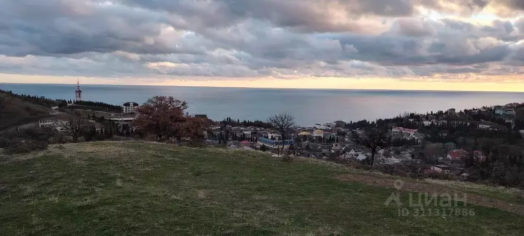 Участок в Крым, Алушта городской округ, с. Малореченское ул. ... - Фото 0