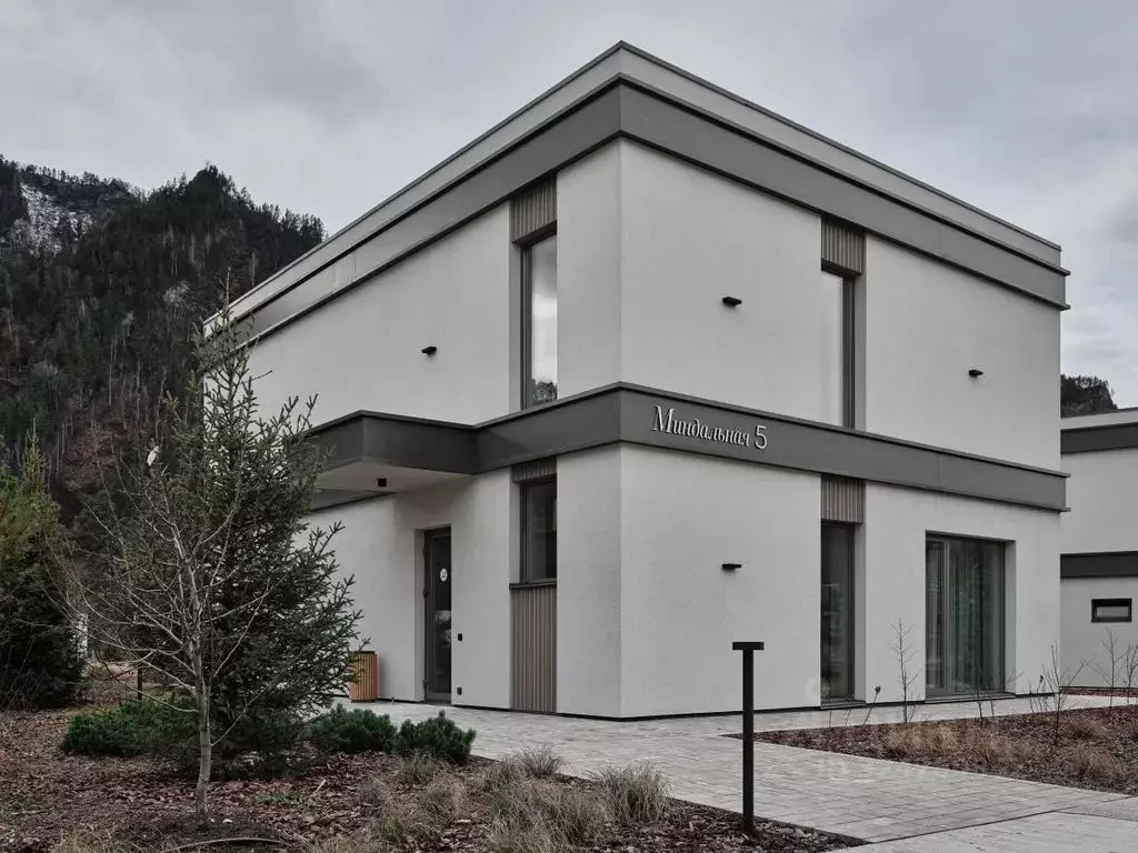 Дом в Алтай, Чемальский район, с. Чепош Родниковая ул., 84 (180 м) - Фото 1