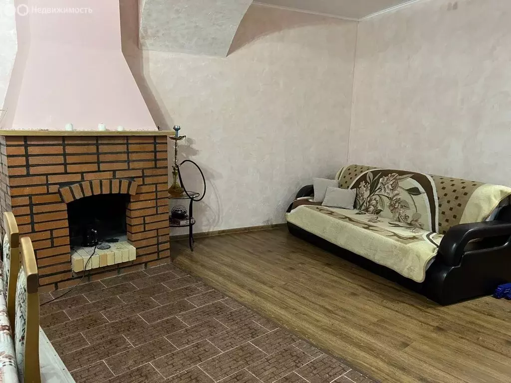 Дом в деревня Зелёная Поляна, Озёрная улица, 7 (250 м) - Фото 1
