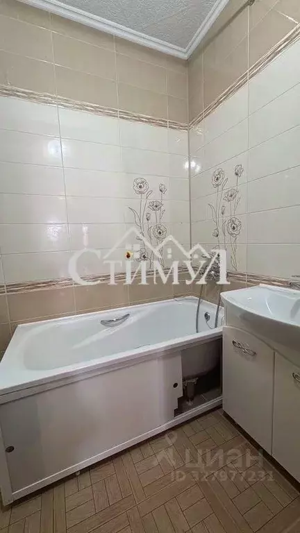 2-к кв. Хакасия, Черногорск ул. Генерала Тихонова, 6Бк1 (57.0 м) - Фото 1