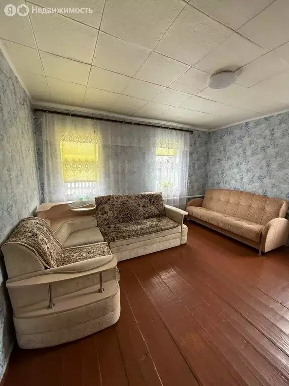 Дом в Омская область, рабочий посёлок Марьяновка, улица Калинина, 27 ... - Фото 1