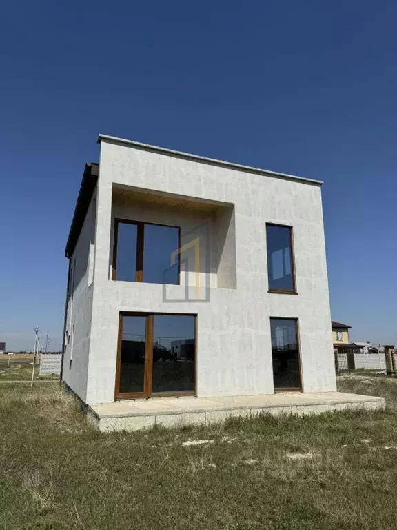 Дом в Крым, Сакский район, с. Уютное ул. Петриченко, 4 (180 м) - Фото 2