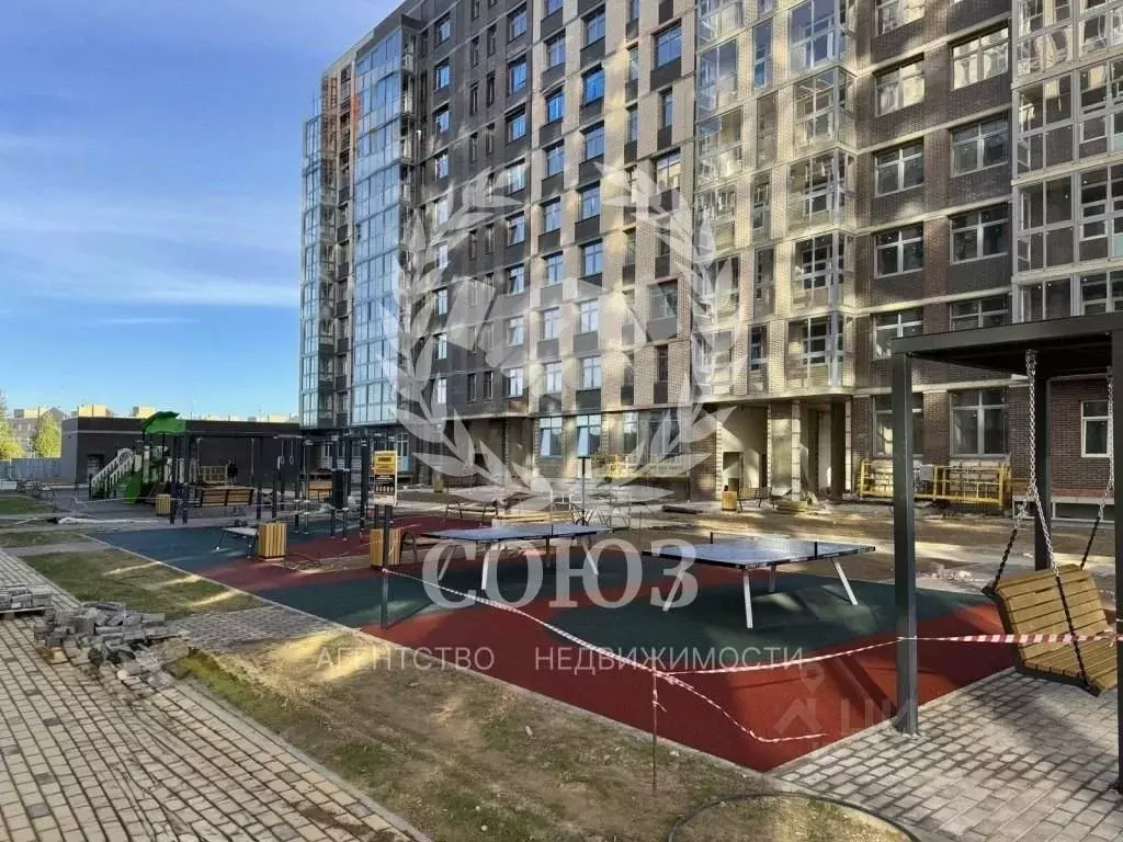 2-к кв. Калужская область, Калуга ул. Адмирала Сенявина, 1 (56.84 м) - Фото 1