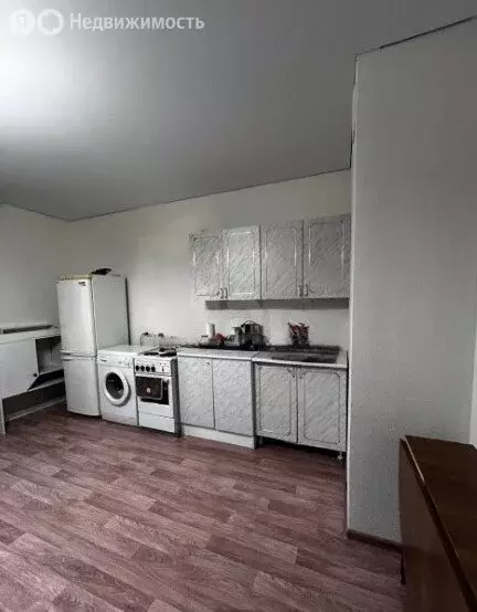 Квартира-студия: Тюмень, улица Тимофея Чаркова, 81 (27.6 м) - Фото 1