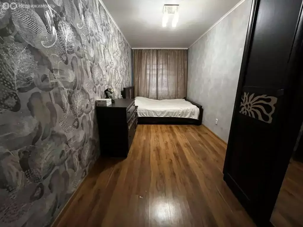 3-комнатная квартира: Астрахань, улица Яблочкова, 1А (55 м) - Фото 1